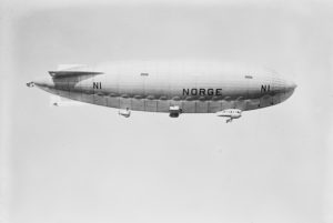 Norge_airship_in_flight_1926