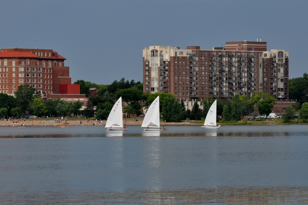 Northwest_View_-_Lake_Calhoun,_Minneapolis,_MN